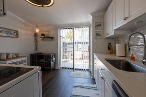 Fridge, microwave, oven, stovetop - Dolphin Cove Cottage -2/2 & Pet Friendly! (New Smyrna Beach)