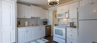 Dolphin Cove Cottage -2/2 & Pet Friendly!