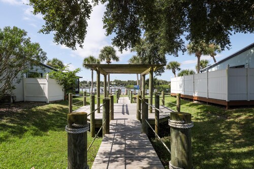 Dolphin Cove Cottage -2/2 & Pet Friendly!