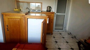 Microwave, coffee/tea maker, cookware/dishes/utensils