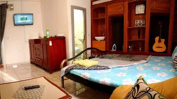 1 habitación, tabla de planchar con plancha, wifi y ropa de cama