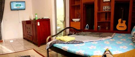 1 chambre, fer et planche Ă repasser, Wi-Fi, draps fournis