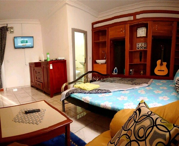1 chambre, fer et planche Ă repasser, Wi-Fi, draps fournis