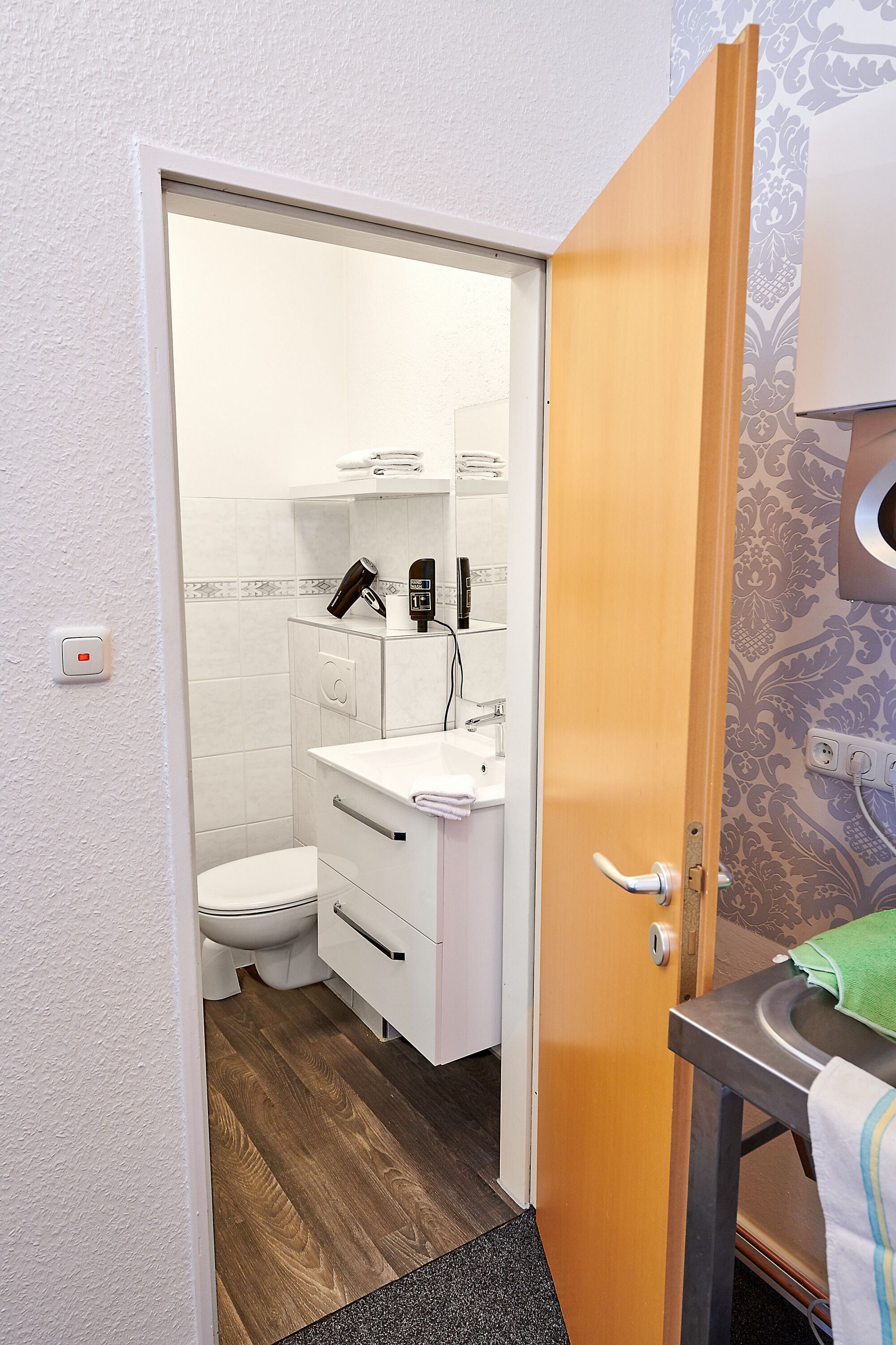 Deluxe Apartment | Bathroom | Free toiletries, soap, shampoo, toilet paper