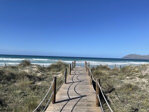 Am Strand, Liegestühle, Strandtücher