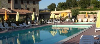 Appartement en Pomaia,terrace et jardin,Wi-Fi,piscine,bassin pour enfants,5 pers