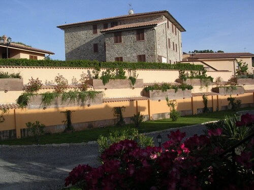 Appartement en Pomaia,terrace et jardin,Wi-Fi,piscine,bassin pour enfants,5 pers