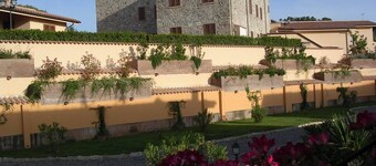 Appartement en Pomaia,terrace et jardin,Wi-Fi,piscine,bassin pour enfants,5 pers