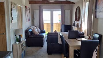 30-inch TV with digital channels, fireplace