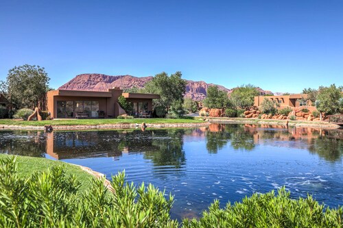 Entrada Oasis 1 BR Waterside Villa w/full Kitchen & Private Garage 