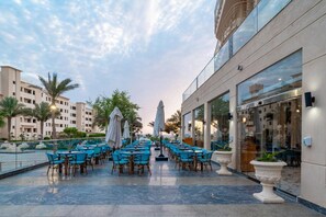 Outdoor dining - Sphinx Aqua Park Beach Resort (Hurghada)