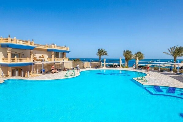 Sisäuima-allas, ulkouima-allas