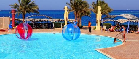 Piscine couverte, piscine extérieure