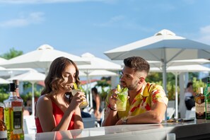 Bar junto a la alberca