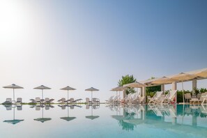 Seasonal outdoor pool - Olympios Zeus Hotel Bungalows (Dio-Olympos)