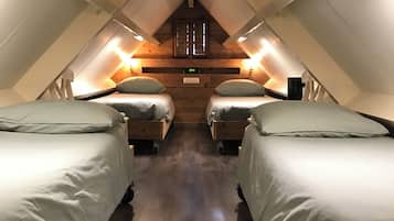 1 dormitorio, caja fuerte, tabla de planchar con plancha y cuna de viaje