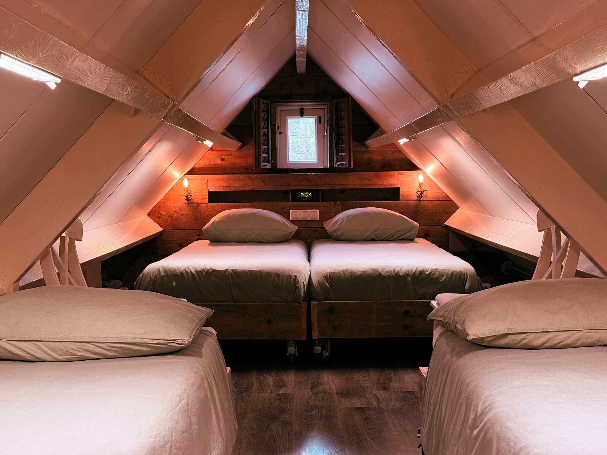 1 slaapkamer, een kluis op de kamer, een strijkplank/strijkijzer