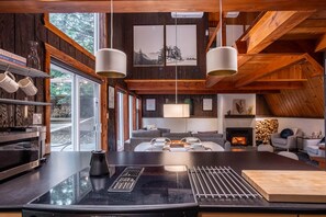 Interior - Chalet Norwegian, Turn Key Amenities + Pet Friendly + Hi Speed WiFi (Orford)