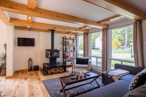 TV, fireplace - Chalet Scandinavian,  Turn Key Amenities + Pet Friendly + Dedicated Workspace with Hi Speed WiF (Orford)