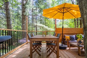 Outdoor dining - Chalet Stockholm,  Turn Key Amenities + Pet Friendly + Dedicated Workspace with Hi Speed WiF (Orford)