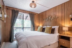 2 bedrooms, iron/ironing board, WiFi, bed sheets - Chalet Oslo, Turn Key Amenities + Pet Friendly + Dedicated Workspace with Hi Speed WiF (Orford)