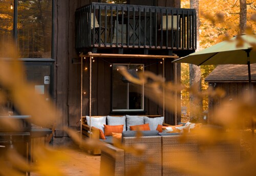 Chalet Oslo, Turn Key Amenities + Pet Friendly + Dedicated Workspace with Hi Speed WiF