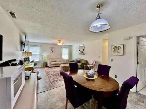 242 Overbrook Drive · Bailee's House in Monroe - Fast wifi, cable, more