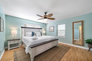 5 عدّة غرف نوم ومكتب ومكواة/لوح كي وسرير سفر