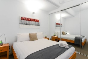 1 bedroom, desk, iron/ironing board, WiFi