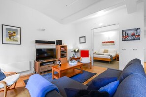 TV, stereo - Wonderful Apartment in the Heart of CBD! (Melbourne)
