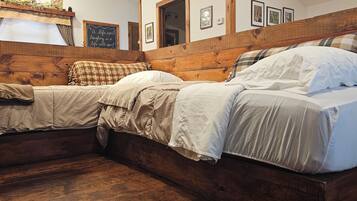 Iron/ironing board, free WiFi, bed sheets