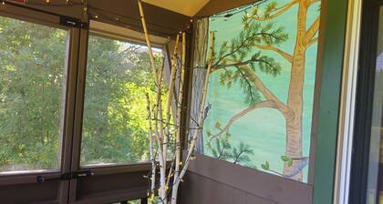 Adventures await You! Private Chalet near hiking trails, tubing, Gore Mtn. Ski.