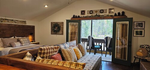 Private ADK Chalet/Close To All Mountain Adventures!