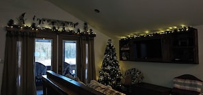 Smart-TV, Bücher, Stereoanlage