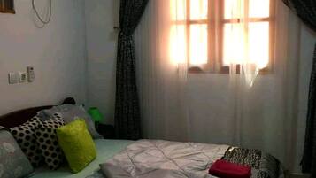 2 habitaciones, tabla de planchar con plancha, wifi y ropa de cama