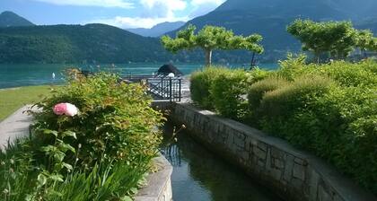 Logement avec terrasse SUR LAC, dans résidence avec PLAGE et ponton PRIVEE
