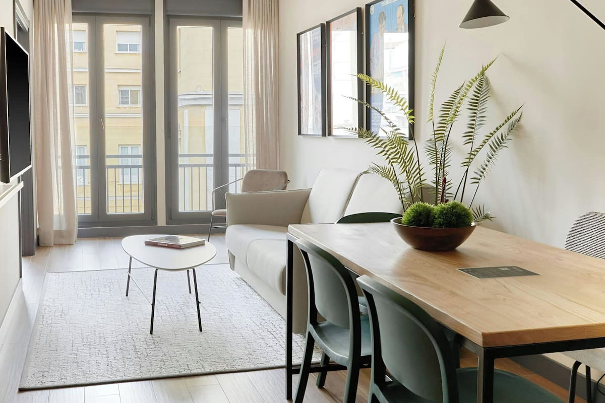 2 slaapkamers, individueel gedecoreerd, individueel gemeubileerd