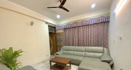 2 BHK entire floor for stay/ parties