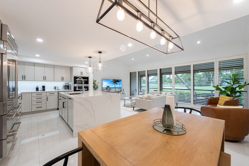 New Home on PGA National Golf Course with Private Hot Tub by Guaranteed Rental™