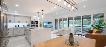 New Home on PGA National Golf Course with Private Hot Tub by Guaranteed Rental™