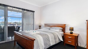 4 bedrooms, iron/ironing board, travel crib, free WiFi - Marina View Port Geographe with WiFi  is a modern stylish self-contained townhouse with amazing view (GEOGRAPHE)