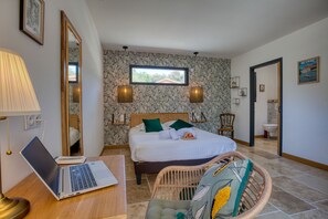 2 bedrooms, iron/ironing board, free WiFi