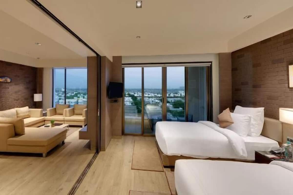 Premium bedding, minibar, in-room safe, desk