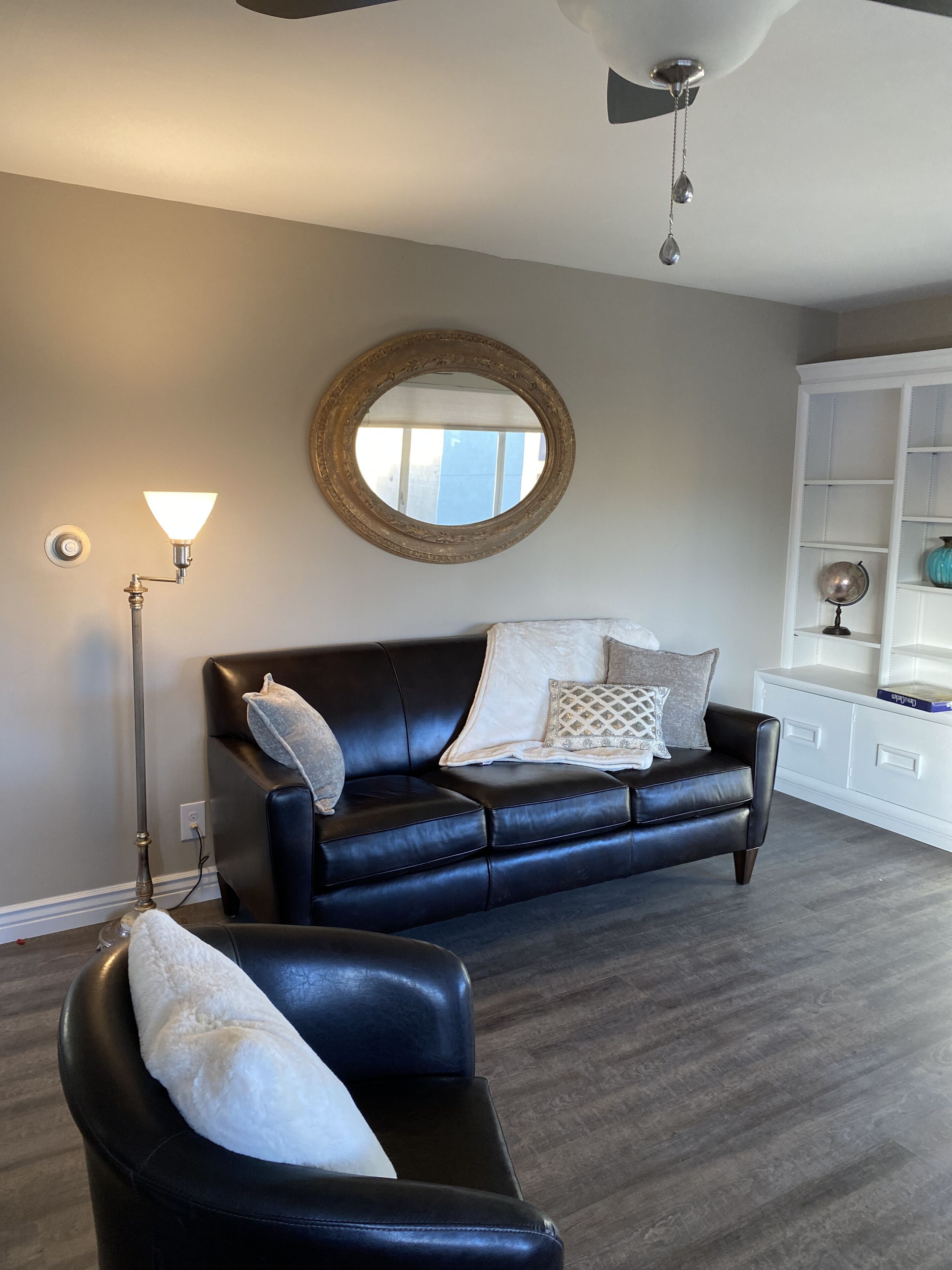 Toponis Place  Full Kitchen 2 Bedroom 1 Bath Downtown Apartment