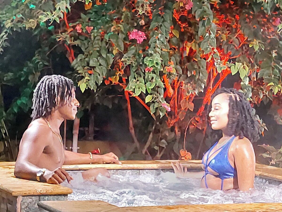 Outdoor spa tub