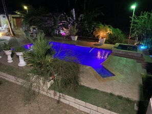 Piscina a l'aire lliure i piscina climatitzada 