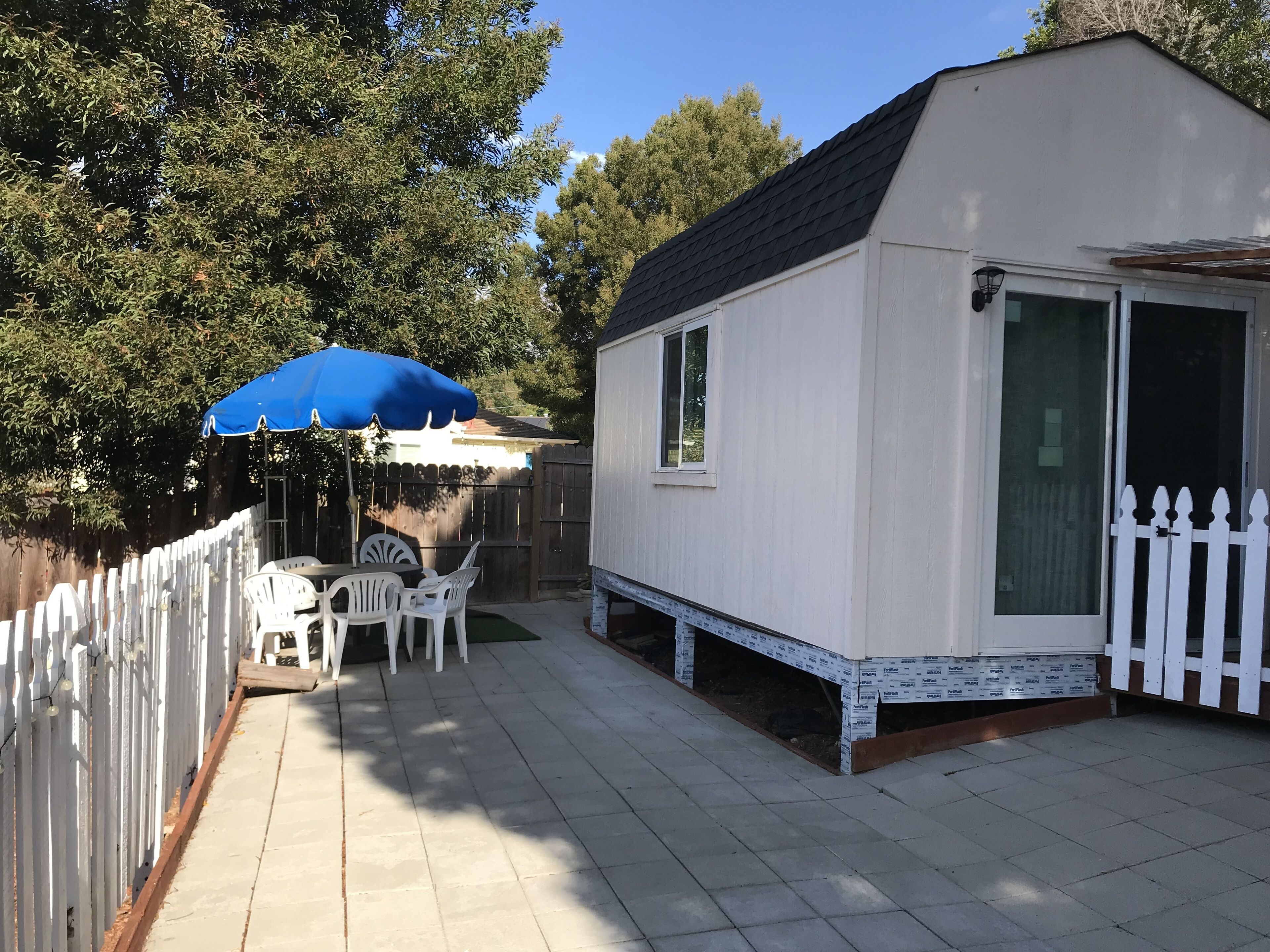 Studio, kitchenette, backyard