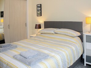 2 bedrooms, free WiFi, bed sheets - 2 bedroom accommodation in St Fillans, near Crieff (St Fillans, near Crieff)