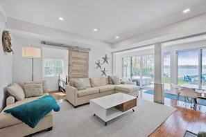 Smart TV, fireplace, video games, Netflix