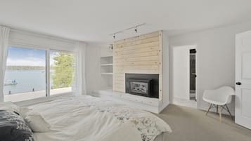 4 bedrooms, in-room safe, desk, iron/ironing board